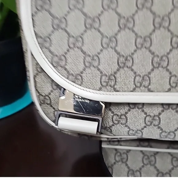 Gucci Plus Monogram Double Buckle Flap Messenger and laptop Bag. Top quality - Picture 4 of 15